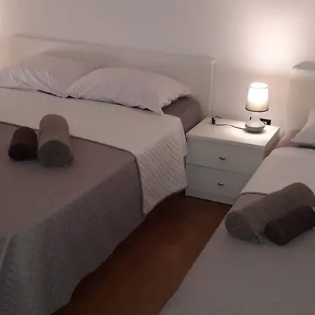 Franko - Uz Parking Apartment