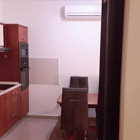 Franko - Uz Parking Apartment