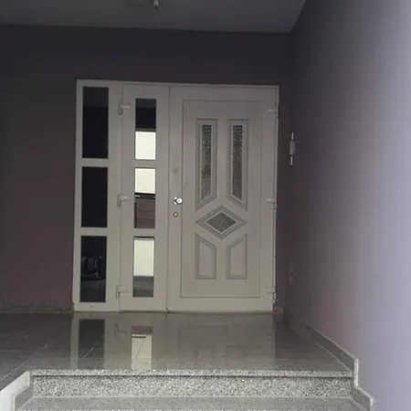 Franko - Uz Parking Apartmán